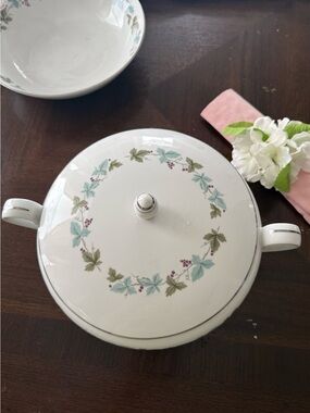Vintage Fine China Japan MS 6701 Covered Casserole Dish / Soup Tureen